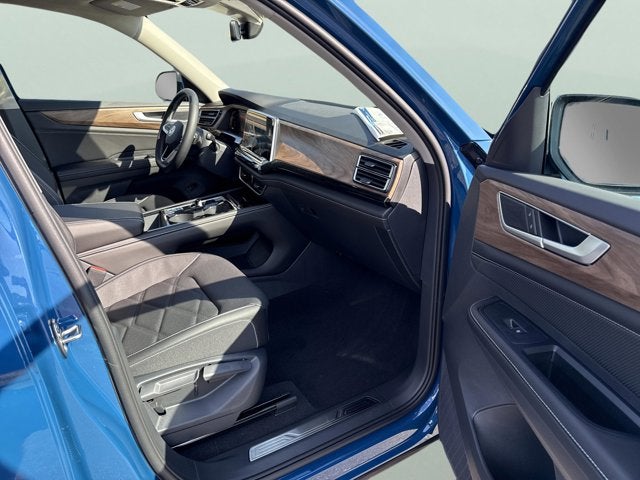 2026 Volkswagen Atlas 2.0T SE w/Technology and Panoramic Sunroof Package