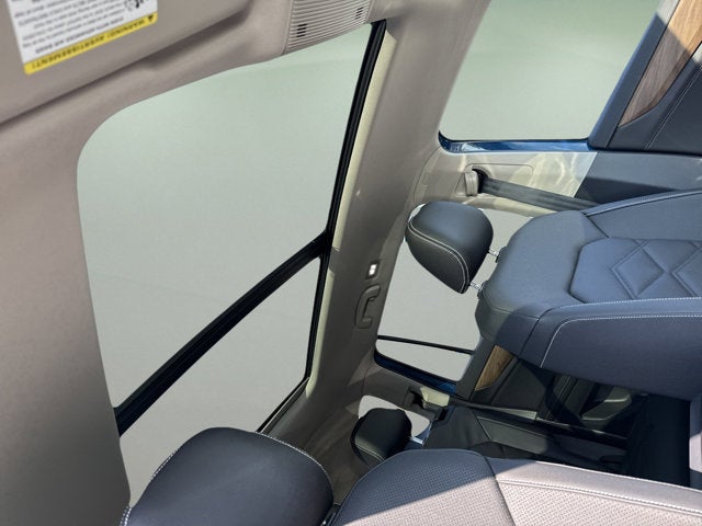 2026 Volkswagen Atlas 2.0T SE w/Technology and Panoramic Sunroof Package