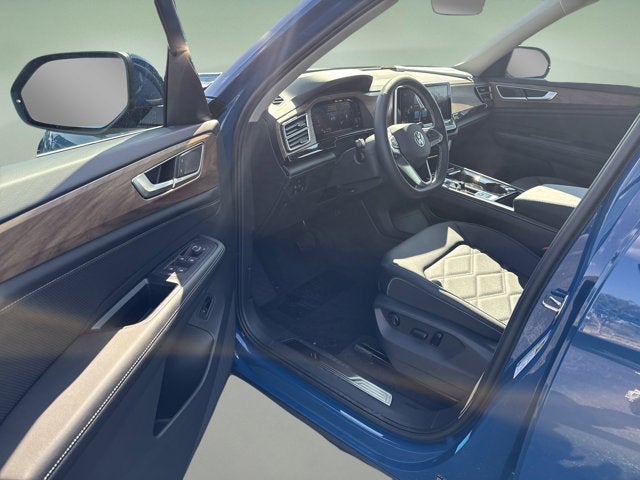 2026 Volkswagen Atlas 2.0T SE w/Technology and Panoramic Sunroof Package