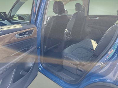 2026 Volkswagen Atlas 2.0T SE w/Technology and Panoramic Sunroof Package