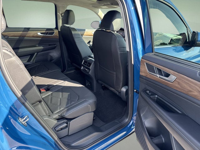 2026 Volkswagen Atlas 2.0T SE w/Technology and Panoramic Sunroof Package