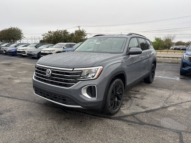 2026 Volkswagen Atlas 2.0T SE w/Technology and Panoramic Sunroof Package