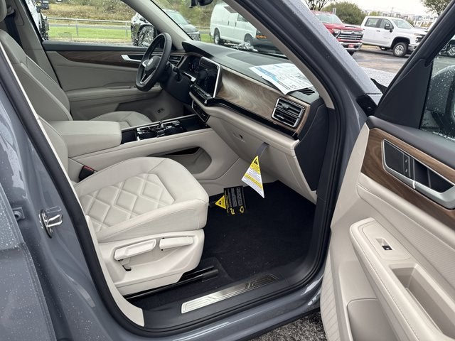 2026 Volkswagen Atlas 2.0T SE w/Technology and Panoramic Sunroof Package