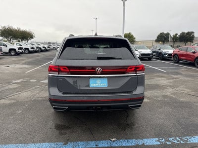 2026 Volkswagen Atlas 2.0T SE w/Technology and Panoramic Sunroof Package