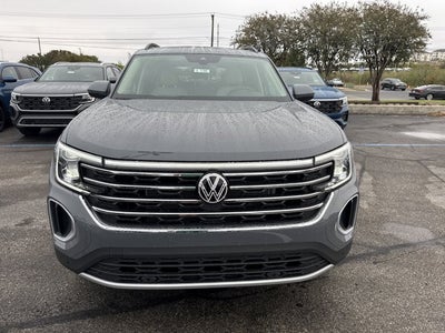 2026 Volkswagen Atlas 2.0T SE w/Technology and Panoramic Sunroof Package