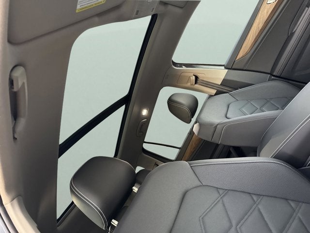 2026 Volkswagen Atlas 2.0T SE w/Technology and Panoramic Sunroof Package