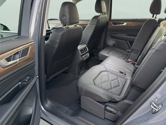 2026 Volkswagen Atlas 2.0T SE w/Technology and Panoramic Sunroof Package