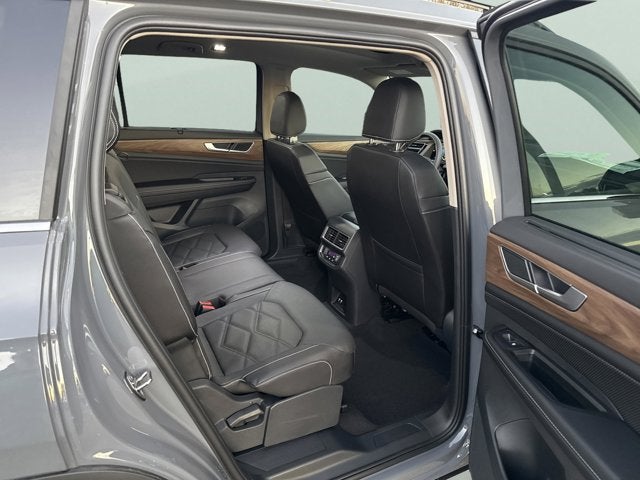 2026 Volkswagen Atlas 2.0T SE w/Technology and Panoramic Sunroof Package