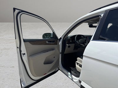 2026 Volkswagen Atlas 2.0T SE w/Technology and Panoramic Sunroof Package