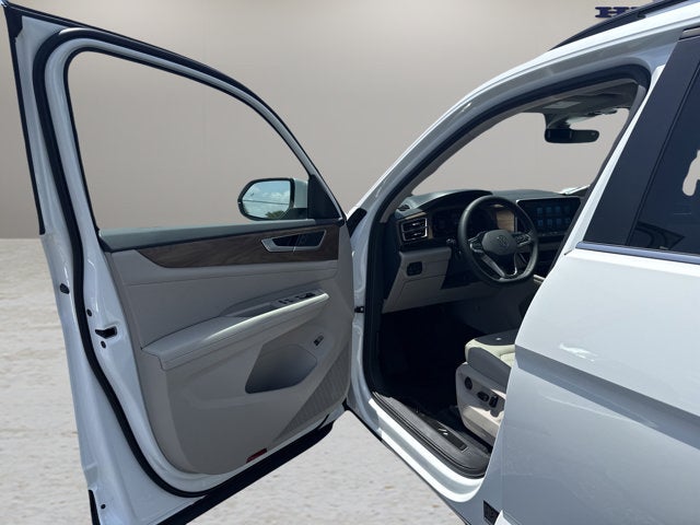 2026 Volkswagen Atlas 2.0T SE w/Technology and Panoramic Sunroof Package