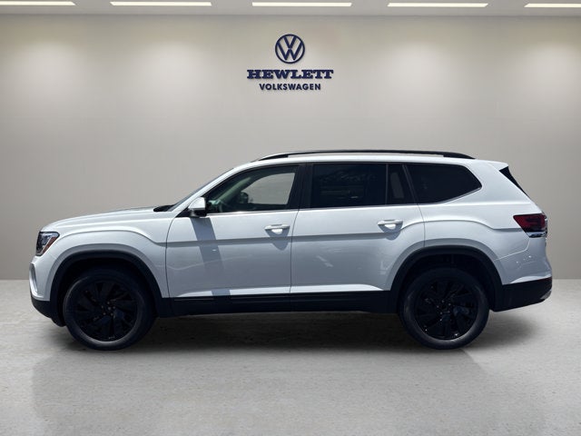 2026 Volkswagen Atlas 2.0T SE w/Technology and Panoramic Sunroof Package
