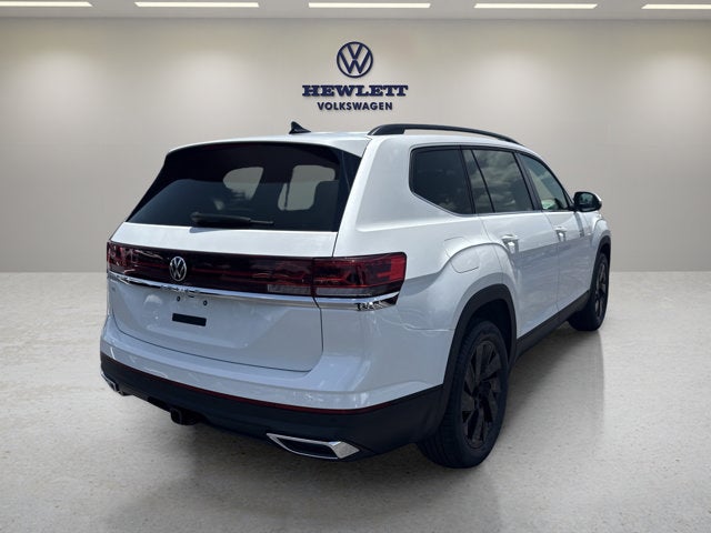 2026 Volkswagen Atlas 2.0T SE w/Technology and Panoramic Sunroof Package