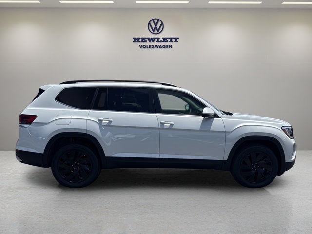 2026 Volkswagen Atlas 2.0T SE w/Technology and Panoramic Sunroof Package