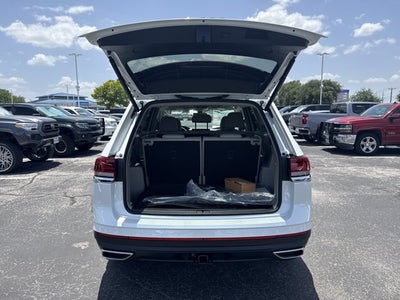 2026 Volkswagen Atlas 2.0T SE w/Technology and Panoramic Sunroof Package