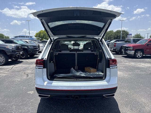 2026 Volkswagen Atlas 2.0T SE w/Technology and Panoramic Sunroof Package