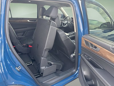 2026 Volkswagen Atlas 2.0T SE w/Technology with Captain's Chairs and Panoramic Sunroof Package