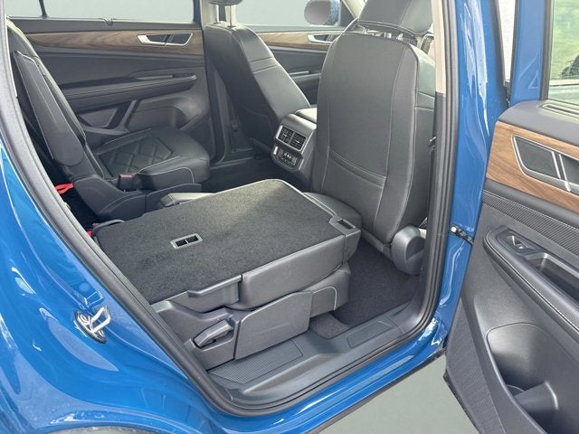 2026 Volkswagen Atlas 2.0T SE w/Technology with Captain's Chairs and Panoramic Sunroof Package