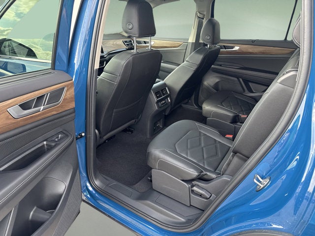 2026 Volkswagen Atlas 2.0T SE w/Technology with Captain's Chairs and Panoramic Sunroof Package
