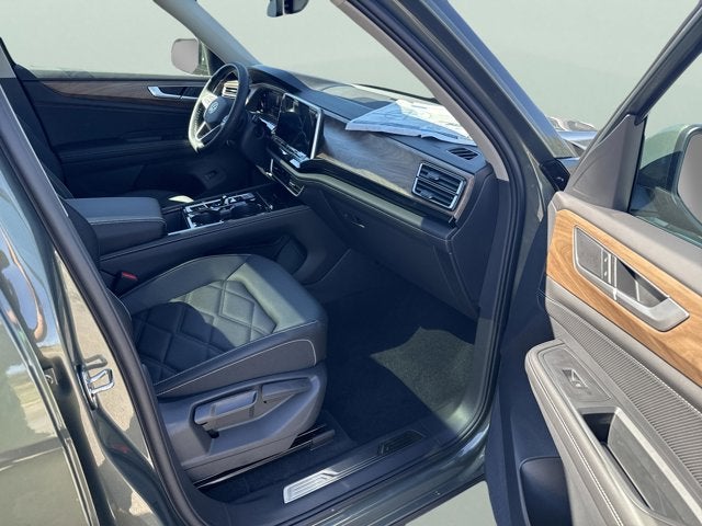 2026 Volkswagen Atlas 2.0T SE w/Technology and Panoramic Sunroof Package