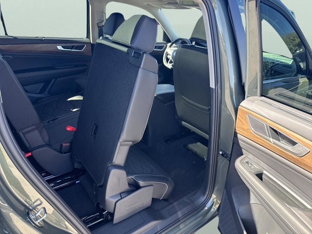 2026 Volkswagen Atlas 2.0T SE w/Technology and Panoramic Sunroof Package