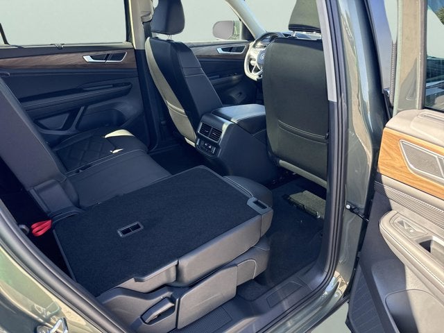 2026 Volkswagen Atlas 2.0T SE w/Technology and Panoramic Sunroof Package