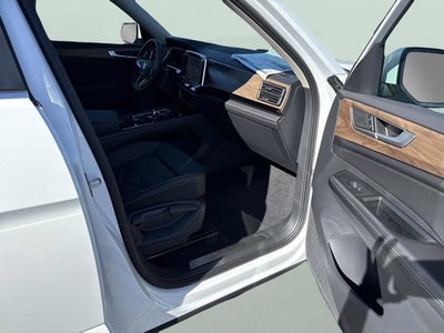 2026 Volkswagen Atlas 2.0T SE w/Technology with Captain's Chairs and Panoramic Sunroof Package