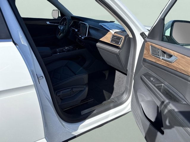 2026 Volkswagen Atlas 2.0T SE w/Technology with Captain's Chairs and Panoramic Sunroof Package