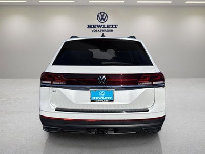 2026 Volkswagen Atlas 2.0T SE w/Technology with Captain's Chairs and Panoramic Sunroof Package
