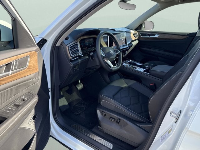 2026 Volkswagen Atlas 2.0T SE w/Technology with Captain's Chairs and Panoramic Sunroof Package