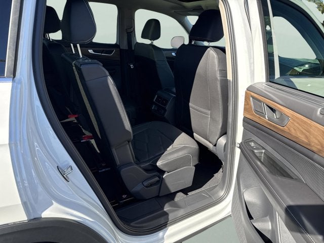 2026 Volkswagen Atlas 2.0T SE w/Technology with Captain's Chairs and Panoramic Sunroof Package