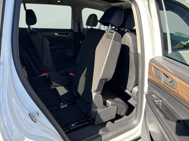 2026 Volkswagen Atlas 2.0T SE w/Technology with Captain's Chairs and Panoramic Sunroof Package