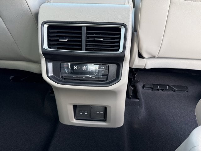 2026 Volkswagen Atlas 2.0T SE w/Technology with Captain's Chairs and Panoramic Sunroof Package