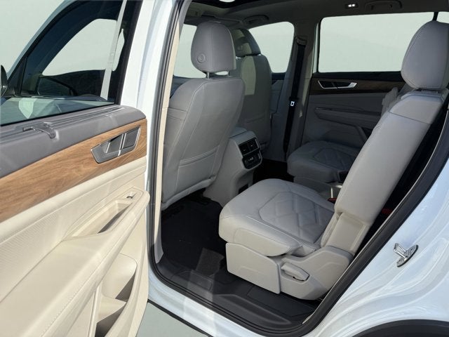 2026 Volkswagen Atlas 2.0T SE w/Technology with Captain's Chairs and Panoramic Sunroof Package