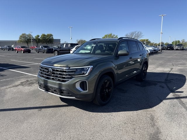 2026 Volkswagen Atlas 2.0T SE w/Technology with Captain's Chairs and Panoramic Sunroof Package