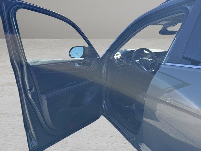 2026 Volkswagen Atlas 2.0T SE w/Technology with Captain's Chairs and Panoramic Sunroof Package