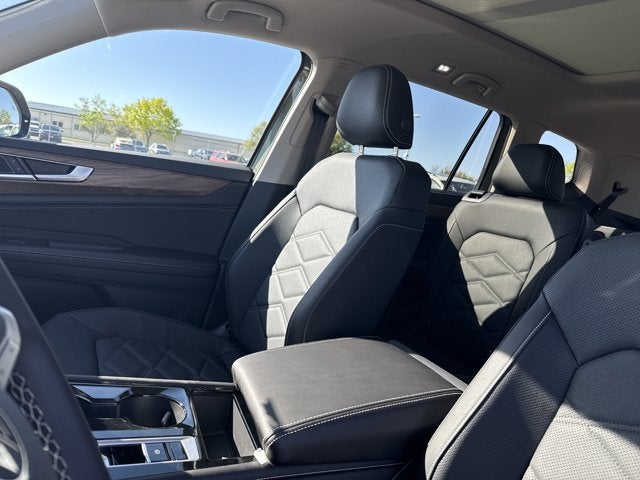 2026 Volkswagen Atlas 2.0T SE w/Technology with Captain's Chairs and Panoramic Sunroof Package