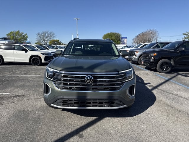 2026 Volkswagen Atlas 2.0T SE w/Technology with Captain's Chairs and Panoramic Sunroof Package