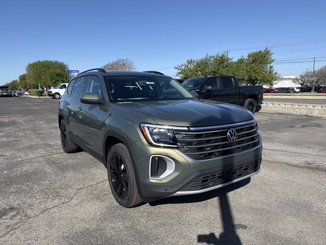 2026 Volkswagen Atlas 2.0T SE w/Technology with Captain's Chairs and Panoramic Sunroof Package