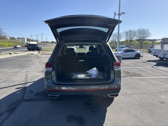 2026 Volkswagen Atlas 2.0T SE w/Technology with Captain's Chairs and Panoramic Sunroof Package