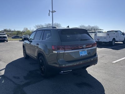 2026 Volkswagen Atlas 2.0T SE w/Technology with Captain's Chairs and Panoramic Sunroof Package