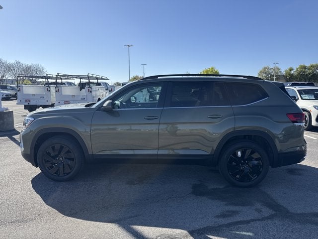 2026 Volkswagen Atlas 2.0T SE w/Technology with Captain's Chairs and Panoramic Sunroof Package