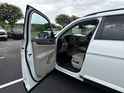 2026 Volkswagen Atlas 2.0T SE w/Technology and Panoramic Sunroof Package