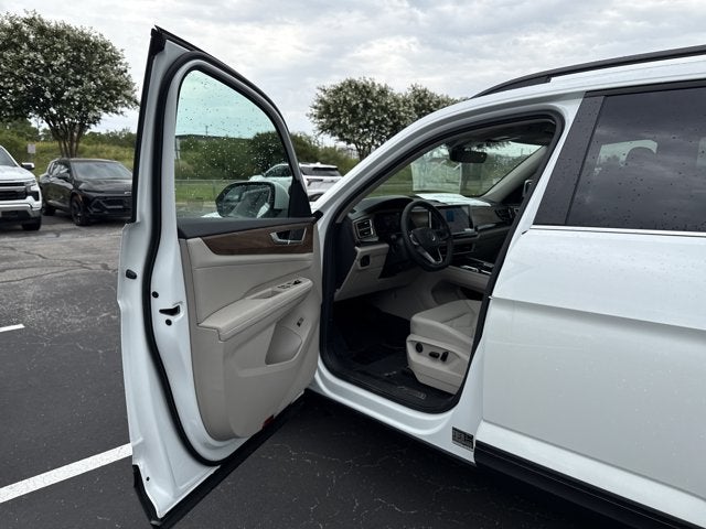 2026 Volkswagen Atlas 2.0T SE w/Technology and Panoramic Sunroof Package
