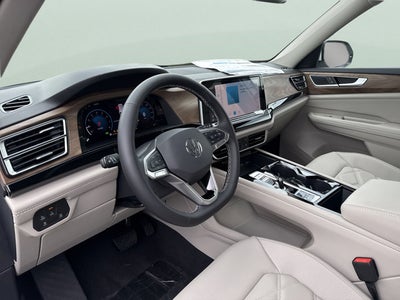2026 Volkswagen Atlas 2.0T SE w/Technology and Panoramic Sunroof Package