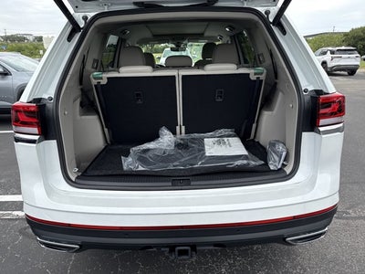 2026 Volkswagen Atlas 2.0T SE w/Technology and Panoramic Sunroof Package
