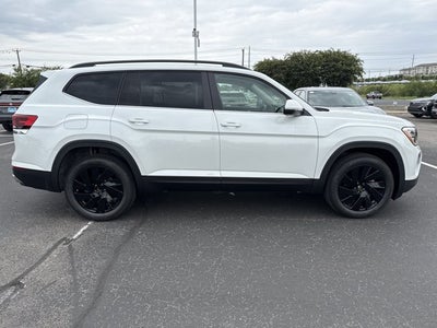 2026 Volkswagen Atlas 2.0T SE w/Technology and Panoramic Sunroof Package