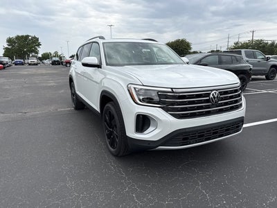 2026 Volkswagen Atlas 2.0T SE w/Technology and Panoramic Sunroof Package