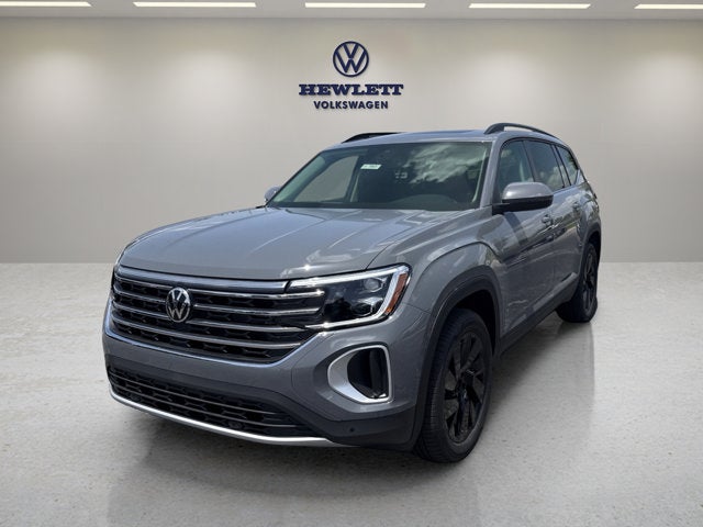 2026 Volkswagen Atlas 2.0T SE w/Technology with Captain's Chairs and Panoramic Sunroof Package