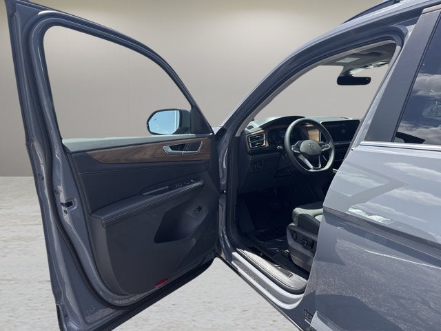 2026 Volkswagen Atlas 2.0T SE w/Technology with Captain's Chairs and Panoramic Sunroof Package