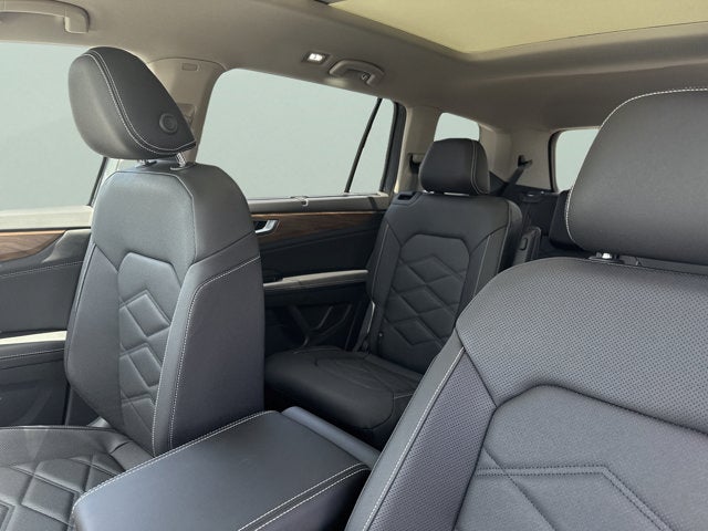 2026 Volkswagen Atlas 2.0T SE w/Technology with Captain's Chairs and Panoramic Sunroof Package